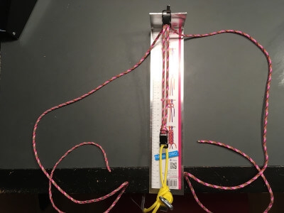 Steg 1: Mät handleden och räkna ut längden för att kunna göra korrekt uppsättning med paracord